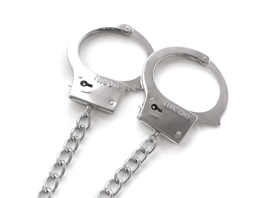Nixie Metal Butt Plug & Detachable Handcuff Set